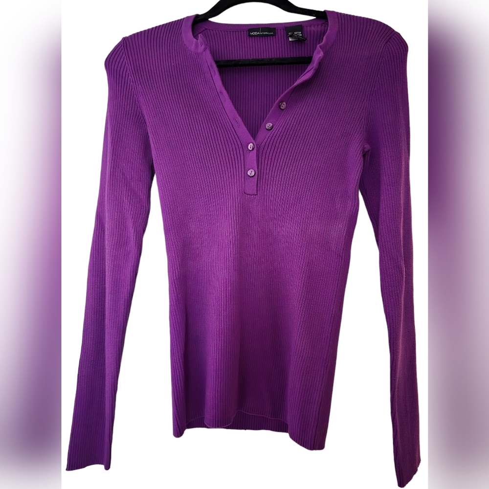 MODA International M Purple Ribbed knit Henley style top